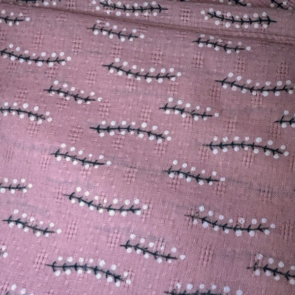 NWT ARIANNA BY HOWARD WAFFLE KNIT SOFT WEAVE SCARF, PINK PLANT PRINT - Picture 2 of 4